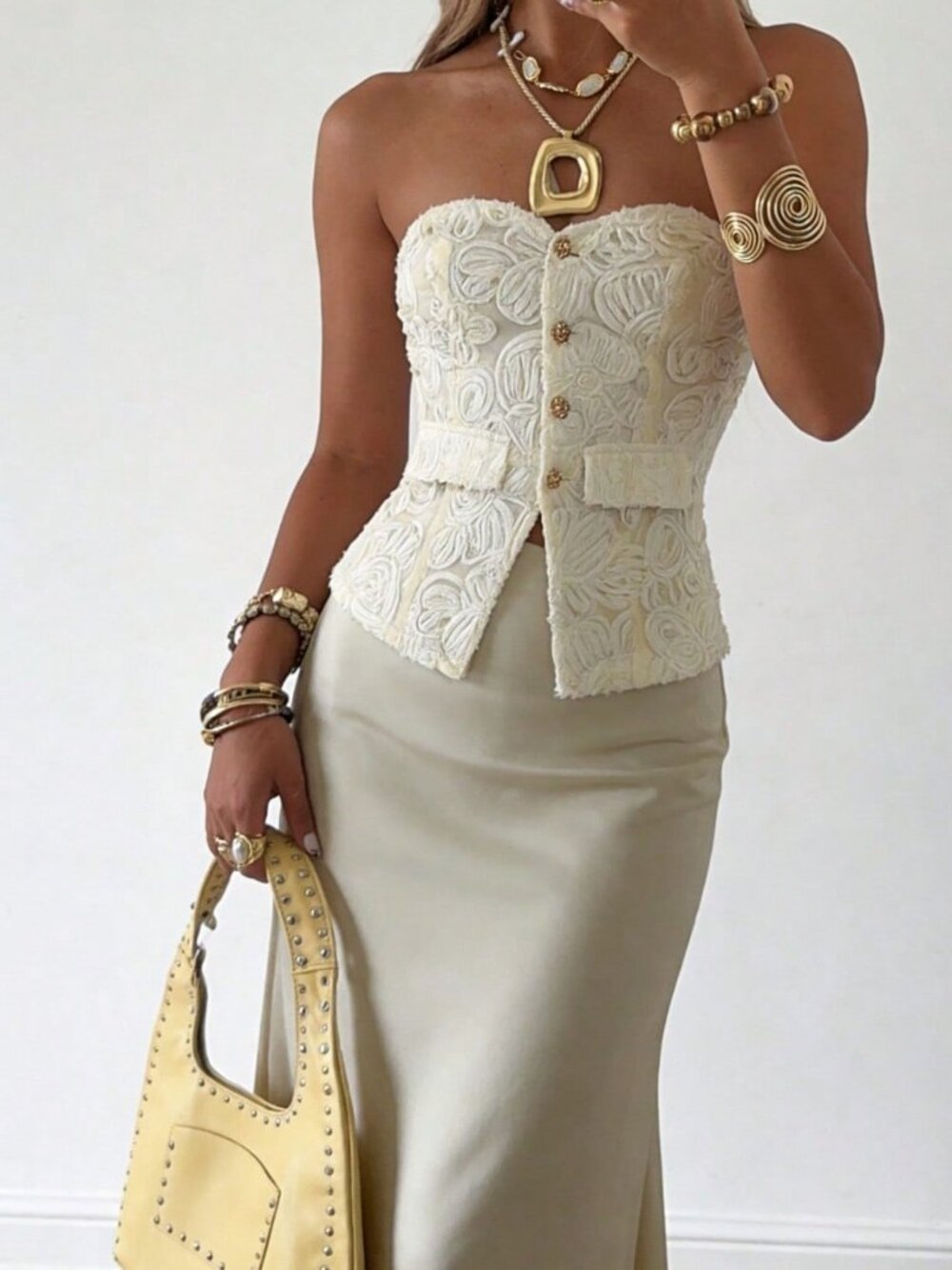 Apricot Elegant Women's 3D Floral Lace Sleeveless Top - Picture 4 of 12